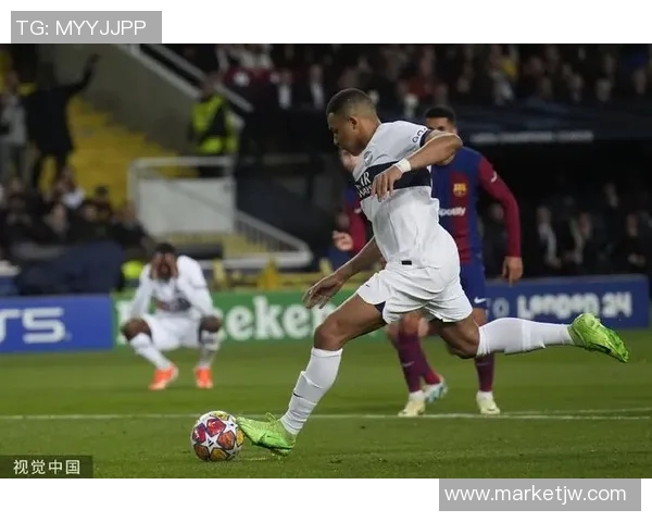 巴黎圣日耳曼逆转曼联晋级欧冠四强，梅西梅开二度成全场最闪耀球员